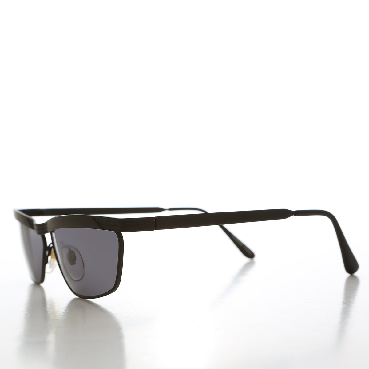 90s Curved Gold Black Frame - Yara